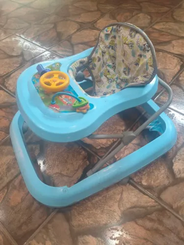 andador infantil da marca Tutti Baby Azul