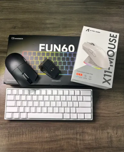 NOVOS - Kit Teclado Magnético Akko Fun60 Pro + Mouse sem fio Attack shark X11 com dock