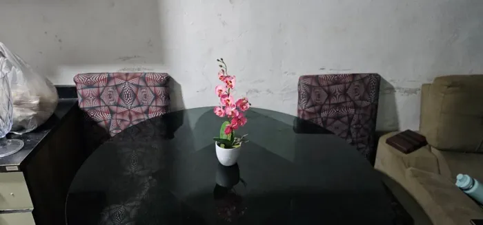 Mesa com 4 cadeiras 
