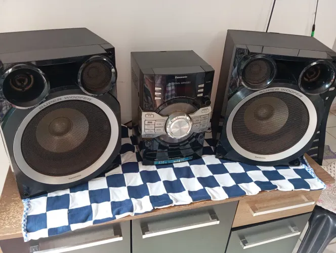Vendo Som Panasonic, funcionando perfeitamente. Está sem o cabo P2