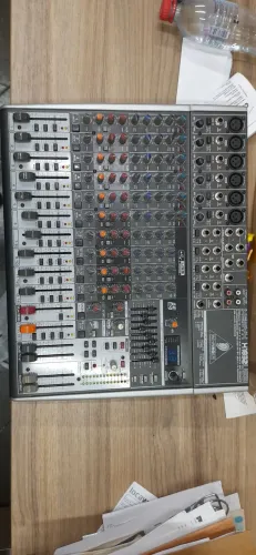 Mesa de Som Behringer Xenyx X1832
