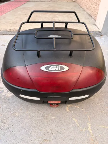 Vendo Baú Givi com Grelha