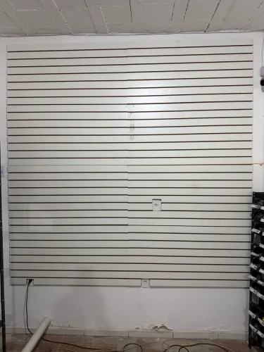 8 Placas de Painel Canaletado 1,20X60 cada + Ganchos
