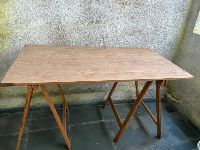 ? Mesas que já sustentaram muitos sonhos e agora buscam novos donos