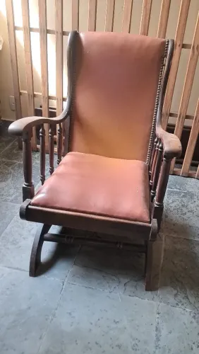 Linda poltrona de balanço antiga 