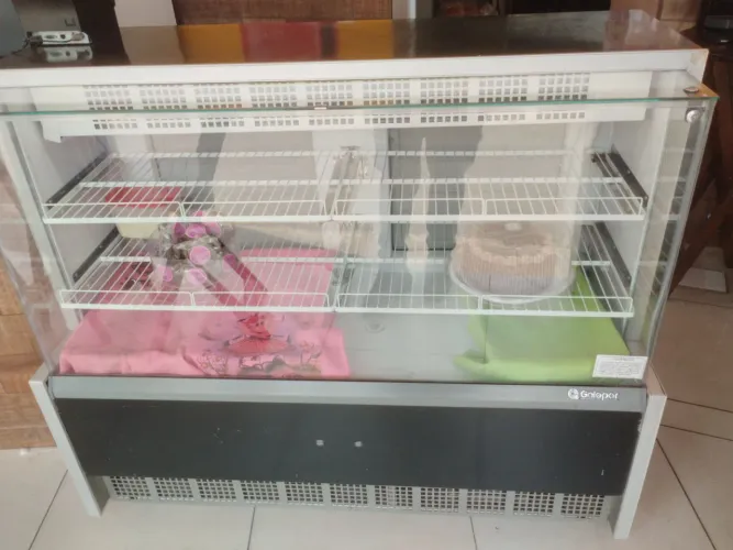 balcão expositor de tortas e bolos 1,40m galopar semi novo em perfeito funcionamento