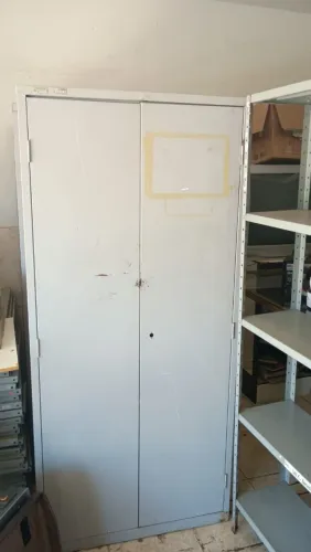 Roupeiro de aço 2 portas 