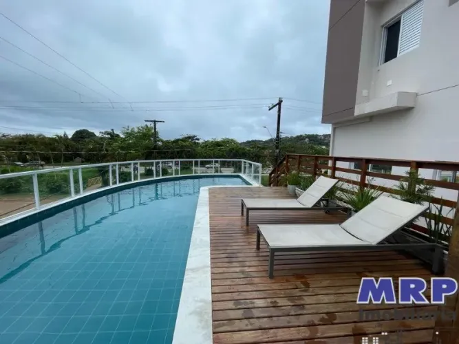 Cobertura na Praia das Toninhas em Ubatuba. Condomínio com piscina, localização excelente