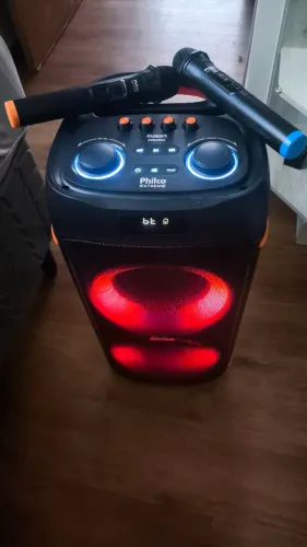 Caixa de som Philco 1200W com 2 Microfones sem fio