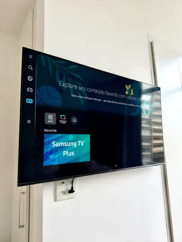 TV Samsung QLED 4K 50? Q60B + Suporte Articulado - Impecável, Pouco Uso
