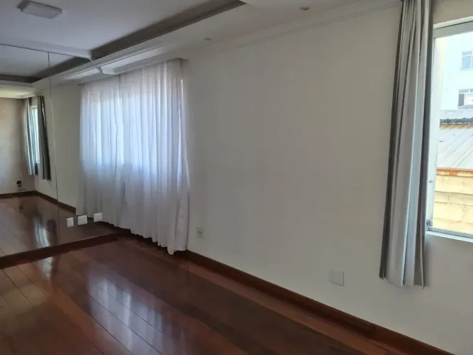 Apto. amplo de 3 qtos sendo 1 suíte, todos com armários no B. Santa Rosa/BH