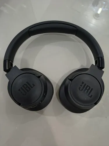 Fone de ouvido JBL novo 200 contato *. Não realizo entrega.