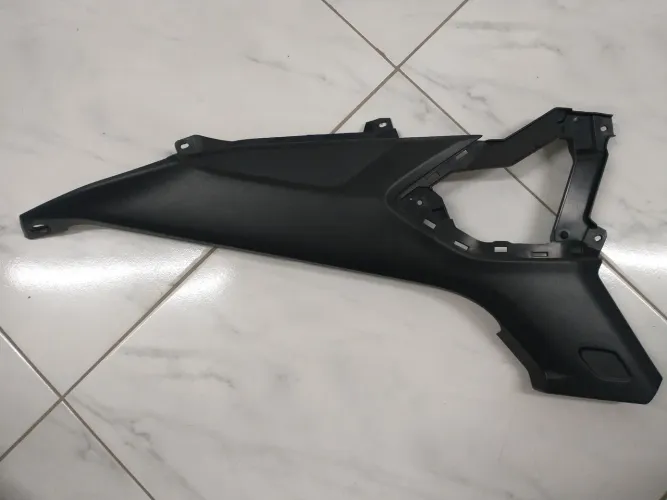 Carenagem tampa lateral direita Fz15