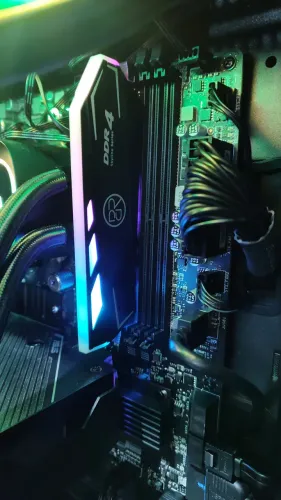 Memória ram ddr4 16gb(1x16) 3200mhz RGB