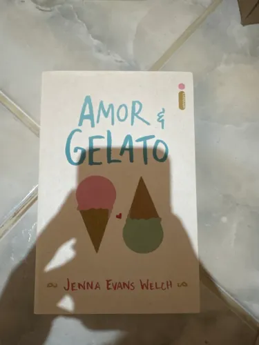Livros amor e gelato