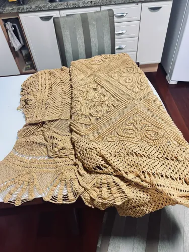 Colcha de crochê feita com linha Cléa.
