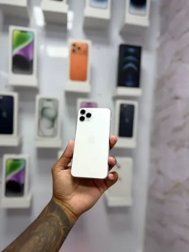 IPHONE 11 PRO 64GB BRANCO<br>R$ 1.650,00