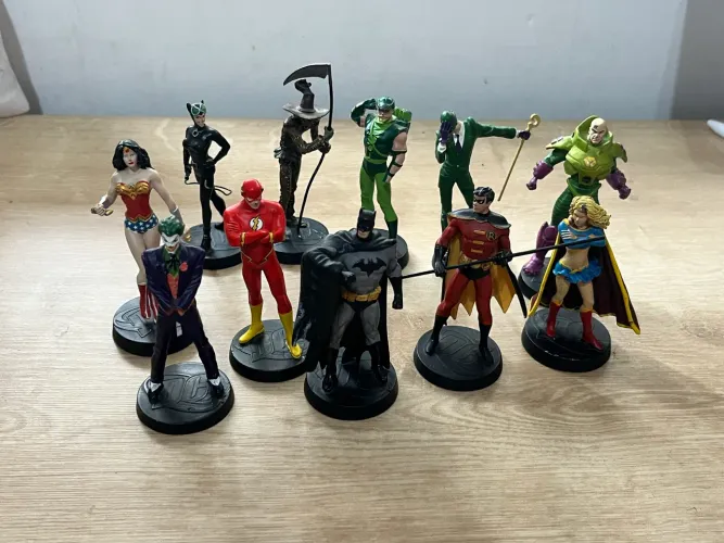 11 Bonecos em metal da DC colecionáveis