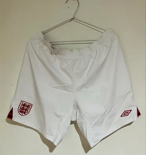 Calção oficial da seleção da Inglaterra tam GG Umbro