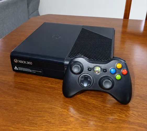 Xbox 360 Super Slim Desblo.