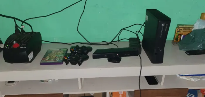 Xbox 360 destravado, HD 500 gigas, 43 jogos na memória , dois controles + Kinect