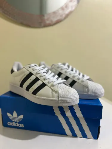 Tênis Adidas Superstar