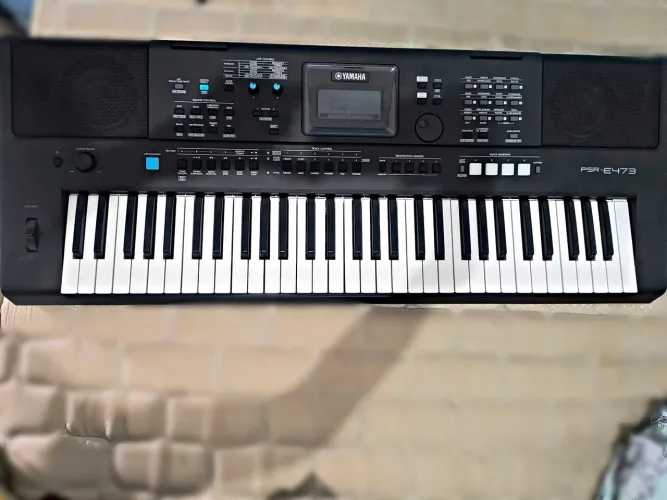 Teclado Musical Yamaha PSR-E473 (TROCO POR NOTEBOOK)