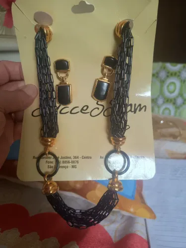 Conjunto de Bijouterias Colar e Brincos de Pressão Preto e Dourado Em Aço Inox Dourado