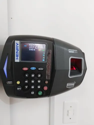 Relógio De Ponto Henry Prisma Super Fácil - Biometria / RFID (P Cons./ Peças / U Interno)