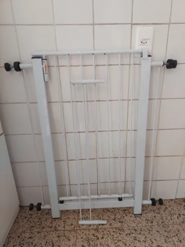 Grade de Segurança Kiddo Keeper com Extensor 70cm + 10cm