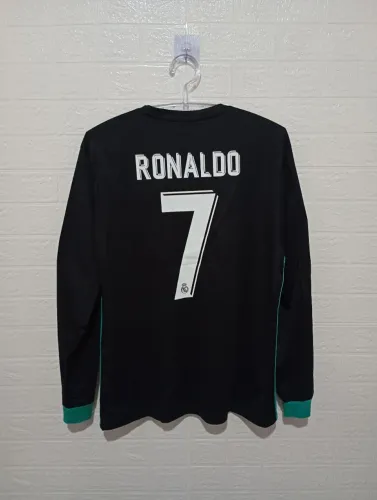 Camisa Retrô Real Madrid 2017/18 Manga Longa + Ronaldo 7 + Pathcs e Patrocínios