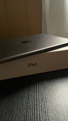 IPAD 9 seminovo + caixa e carregador original
