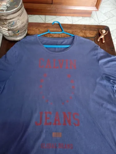 Camiseta Calvin Klein GG. Original