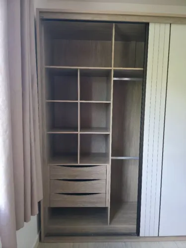 Guarda-roupas em MDF