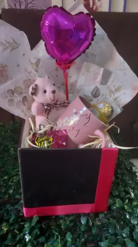 Box Dream Pink - Caixa de Presente com Caneca, Ursinho, Balão e Chocolates