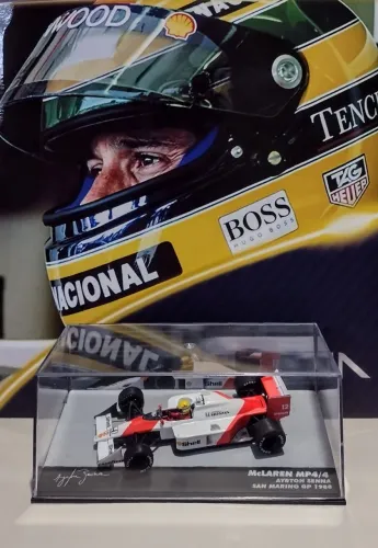 Miniatura Formula 1 Mclaren MP4/4 San Marino GP Ayrton Senna World Champion 1988