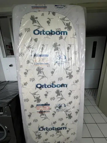 Colchão Ortobom solteiro novíssimo