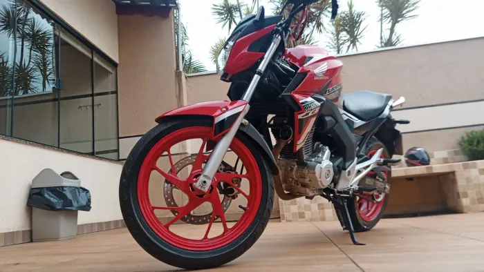 VENDO TWISTER 2021 moto nova, muito bem cuidada.