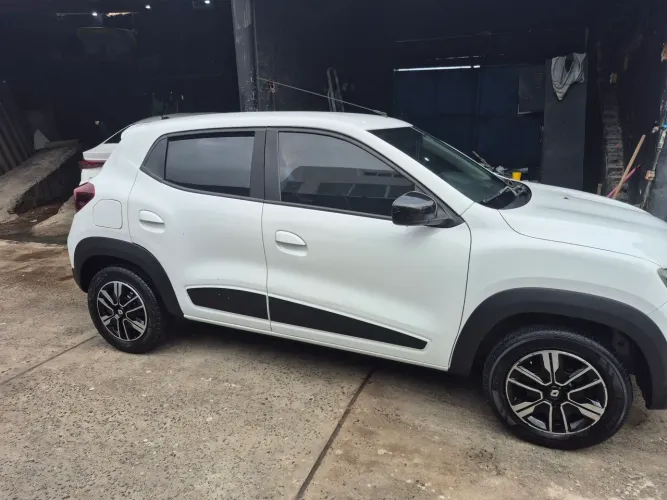 Renault Kwid Intense 1.0 Flex 12V 5P Mec. 2023