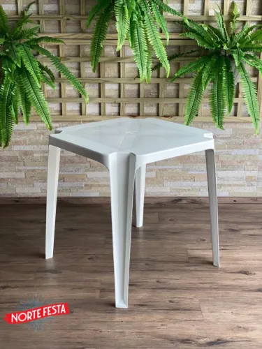 Mesa quadrada com duas cadeiras 150,00