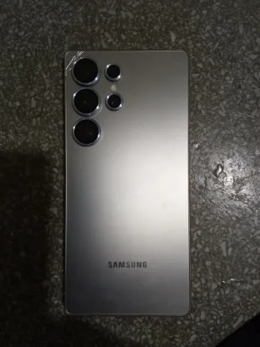 Celular Samsung s25 ultra, poucos meses de uso, completo, com detalhes.