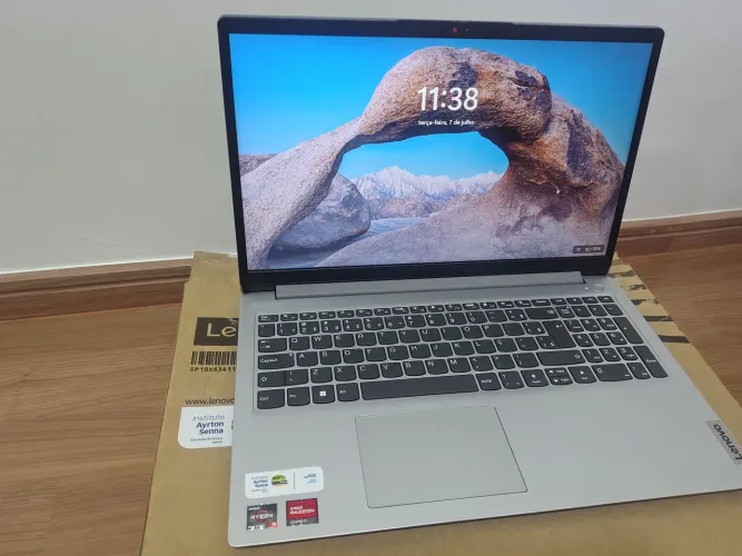Notebook Lenovo IdeaPad 1 Ryzen 3 7320U | SSD 256GB | Windows | Caixa e Carregador