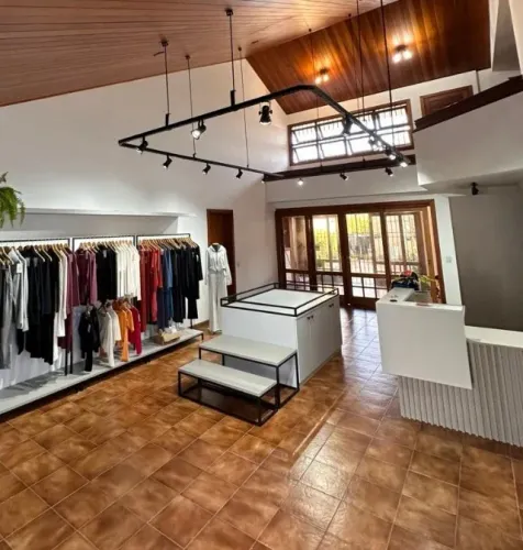 Móveis para loja de roupas completo - modelo industrial