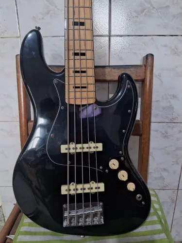 Contrabaixo baixo Tagima tjb5 5 cordas blindado