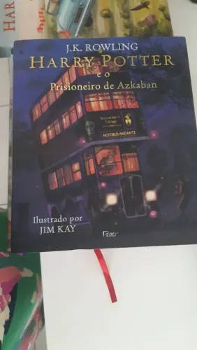 Livro ilustrado Harry Potter e o Prisioneiro de Azkaban