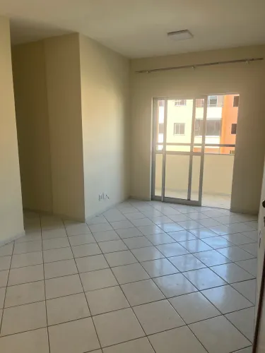 Aluga-se apartamento com 3 quartos em condomínio fechado