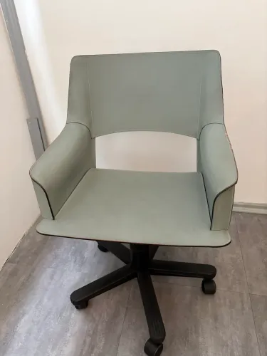 Cadeira diretor em couro