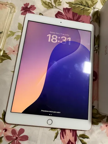 iPad 8 rose gold 32gb (sem carregador)