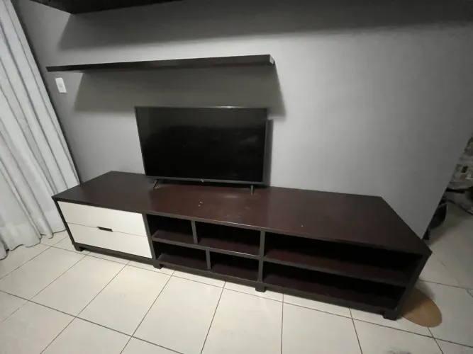 VENDO RACK COM PRATELEIRAS
