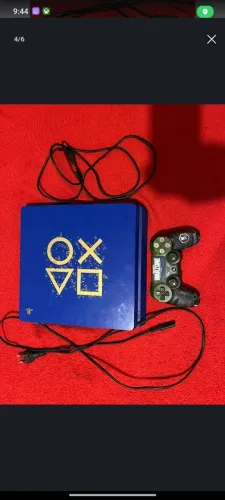 PS4 Slim Edição days of play azul